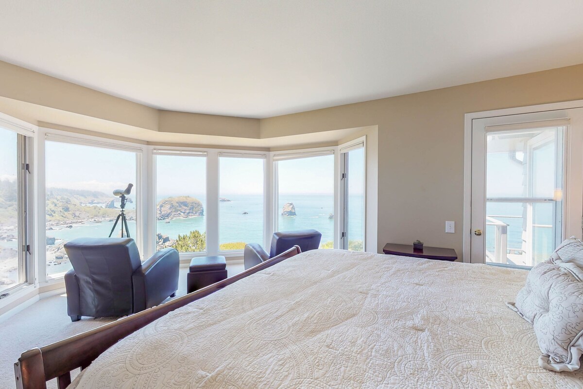 Chic and large home with private hot tub, ocean & beach views & beach access