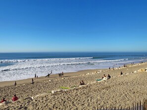 Water, Sky, Ecoregion, Azure, Beach, Coastal And Oceanic Landforms, Horizon, Wind Wave, Leisure