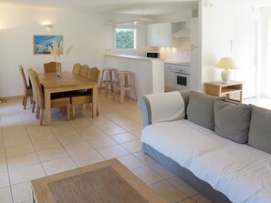 Pièce, Propriété, Meubles, Sol, Design Intérieur, Bâtiment, Salon, Table, Maison, Immobilier