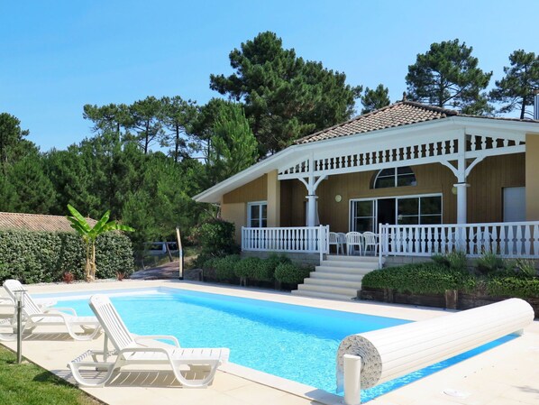 Plante, L'Eau, Ciel, Propriété, Meubles, Bâtiment, Piscine, Arbre, Ombre, Mobilier De Jardin