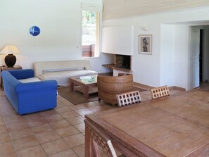 Pièce, Propriété, Sol, Meubles, Salon, Bâtiment, Design Intérieur, Maison, Table, Parquet