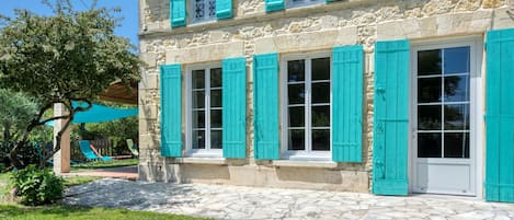 Building, Window, Plant, Door, House, Grass, Residential Area, Facade, Real Estate, Cottage