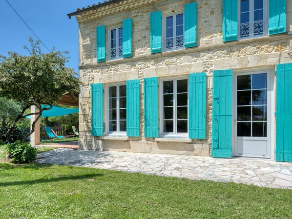 Bâtiment, Fenêtre, Plante, Porte, Maison, Herbe, Zone Résidentielle, Façade, Immobilier, Chalet