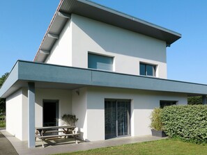 House, Property, Home, Building, Facade, Real Estate, Architecture, Roof, Cottage, Residential Area