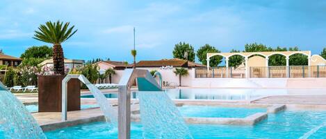 Water, Sky, Cloud, Swimming Pool, Blue, Azure, Plant, Tree, Aqua