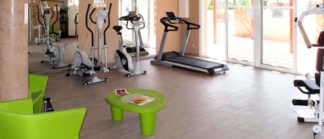Property, Wood, Exercise Machine, Interior Design, Flooring, Floor, Leisure, Gym, Hardwood