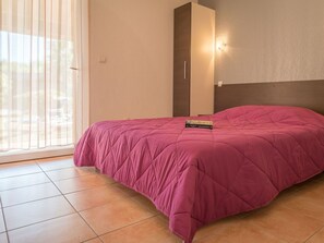 Design Intérieur, Sol, Sol, Chambre, Lit, Meubles, Bois, Pièce, Plafond, Drap De Lit