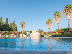 Swimming Pool, Resort, Leisure, Garden, Water Feature, Landscaping, Vacation, Resort Town, Eco Hotel