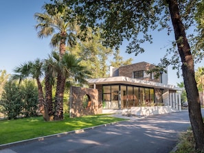 Home, Residential Area, Estate, Shade, Lawn, Garden, Landscaping, Yard, Farmhouse, Driveway