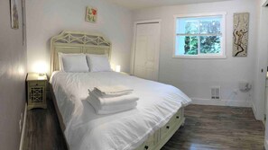 Settle in for a relaxing night in this queen-size bed with memory foam pillows!
