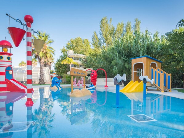 Piscine, Recours, Des Loisirs, Loisir, Parc Aquatique, Vacances, Chute, Ombre, Eco Hôtel