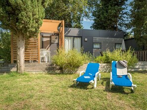 Propriété, Chalet, Domicile, Maison, Arrière-Cour, Herbe, Cour, Immobilier, Bâtiment, Arbre