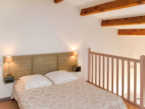 Slaapkamer, Bed, Kamer, Meubilair, Eigendom, Laken, Plafond, Bed Frame, Bedding, Muur