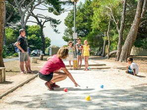 Plant, Tree, Outdoor Recreation, Grass, Leisure, Public Space, Summer