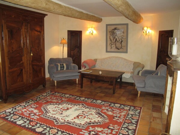 Propriété, Meubles, Bâtiment, Cadre, Table, Confort, Bois, Design Intérieur, Éclairage, Lampe