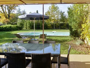 Plante, Meubles, Chaise, Parapluie, L'Eau, Ombre, Bâtiment, Mobilier De Jardin, Table, Design Intérieur
