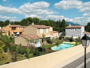 Ciel, Bâtiment, Plante, Nuage, Propriété, Fenêtre, Arbre, L'Eau, Maison, Piscine