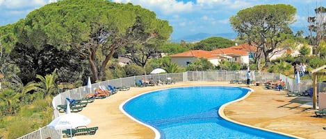 Piscina, Ricorrere, Proprietà, Immobiliare, Resort Citta ', Tempo Libero, Cittadina, Vacanza, Acqua, Costruzione