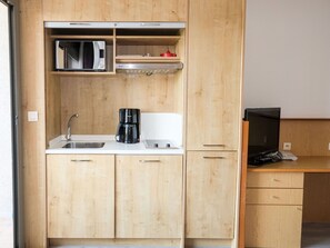 Cabinetry, Comptoir, Meubles, Bâtiment, Cuisine, Appareil De Cuisine, Bois, Evier, Design Intérieur, Cuisinière