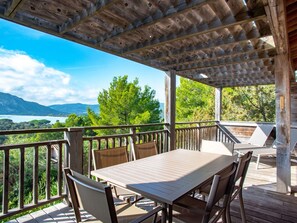 Eigentum, Tabelle, Himmel, Pflanze, Wolke, Holz, Schatten, Stuhl, Veranda, Die Architektur