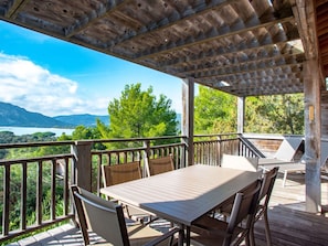 Eigentum, Tabelle, Himmel, Pflanze, Wolke, Holz, Schatten, Stuhl, Veranda, Die Architektur