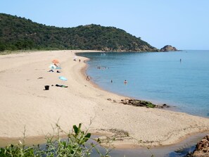 Body Of Water, Beach, Coast, Sea, Shore, Sand, Coastal And Oceanic Landforms, Bay, Ocean, Vacation