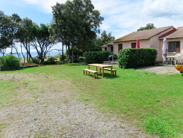 Propriété, Immobilier, Lot Terre, Cour, Herbe, Maison, Arrière-Cour, Pelouse, Domicile, Chalet