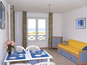 Pièce, Meubles, Propriété, Bleu, Design Intérieur, Chambre, Bâtiment, Salon, Jaune, Maison