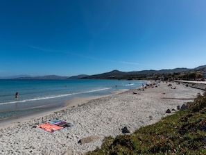 Acqua, Cielo, Azzurro, Ambiente Naturale, Spiaggia, Montagna, Costiera E Morfologie Oceanic, Wind Wave, Promontorio, Paesaggio