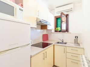 Cabinetry, Countertop, Zapfhahn, Sinken, Eigentum, Gebäude, Spüle, Küche, Schublade, Armatur