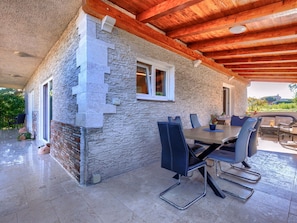 Plante, Table, Bâtiment, Bois, Fenêtre, Chaise, Design Intérieur, Sol, Sol, Mur