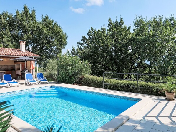 Water, Plant, Swimming Pool, Sky, Azure, Cloud, Shade, Tree, Grass, Natural Landscape
