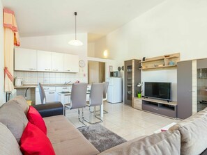 Möbel, Fernsehen, Gebäude, Komfort, Couch, Haus, Flooring, Lampe, Wohnzimmer, Fussboden