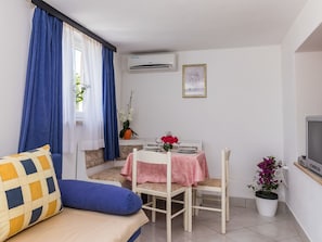 Room, Property, Furniture, Interior Design, Building, Purple, Curtain, Violet, Suite, Living Room