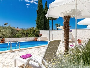 Propriété, Bâtiment, Vacances, Maison, Bleu Azur, Meubles, Immobilier, Balancelle, Piscine, Mobilier De Jardin