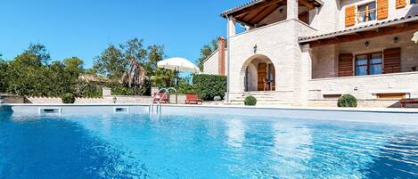 Water, Sky, Building, Property, Blue, Azure, Window, Seaside Resort, Tree, Swimming Pool