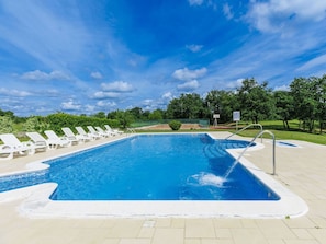 L'Eau, Ciel, Nuage, Ressources En Eau, Plante, Piscine, Bleu, Bleu Azur, Herbe, Arbre