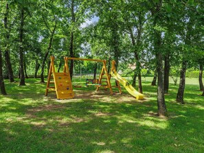 Plante, Arbre, Paysage Naturel, Lot Terre, Bois, Herbe, Suppression Des Plantes Ligneuses, Loisir, Ombre, Toboggan