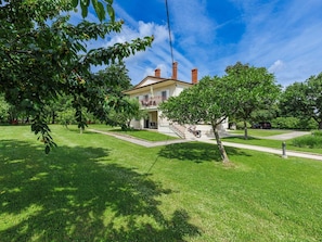 Nuage, Ciel, Plante, Propriété, Bâtiment, Fenêtre, Paysage Naturel, Arbre, Lot Terre, Maison