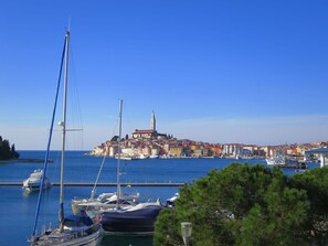 Water, Sky, Boat, Watercraft, Coastal And Oceanic Landforms, Lake, Mast, Tree, Cloud, Building