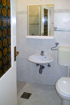 Mirror, Tap, Plumbing Fixture, Bathroom Sink, Sink, Bathroom, Purple, Black, Blue, Building