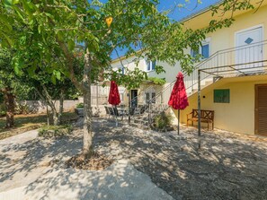 Plant, Window, Building, Road Surface, Tree, Land Lot, Neighbourhood, Shade, House, Urban Design