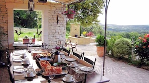 Outdoor dining