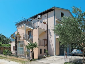 Property, House, Residential Area, Building, Architecture, Neighbourhood, Real Estate, Home, Town, Apartment
