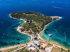 Wasser, Wasservorräte, Azurblau, Natur, Strand, Natürliche Landschaft, Baum, Küsten Und Ozeanische Forms, Gebäude