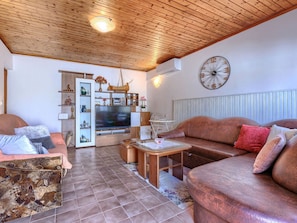 Möbel, Interior Design, Holz, Couch, Decke, Flooring, Zimmer, Fussboden, Wohnzimmer, Tabelle