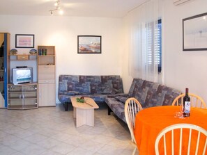 Bilderrahmen, Couch, Eigentum, Tabelle, Komfort, Beleuchtung, Interior Design, Holz, Studio Couch, Fussboden