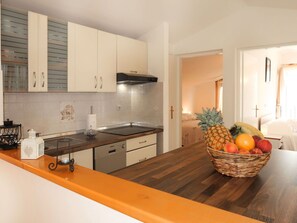 Cabinetry, Meubles, Comptoir, Robinet, Table, Cuisine, Cuisinière, Bois, Évier, Tiroir