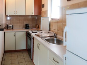 Kitchen Sink, Cabinetry, Sink, Kitchen Appliance, Kitchen Stove, Kitchen, Home Appliance, Tap, Interior Design, Cooktop