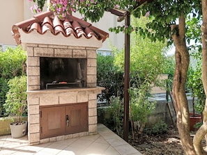 Garden, Brick, Shade, Backyard, Flagstone, Landscaping, Outdoor Structure, Yard, Design, Wood Stain